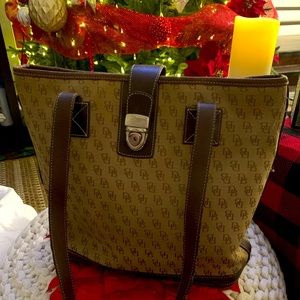 Vintage Dooney tote handbag preowned in good cond